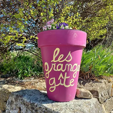 Les Granges Dans Ferme Provencale. 14 Pers * Ongles